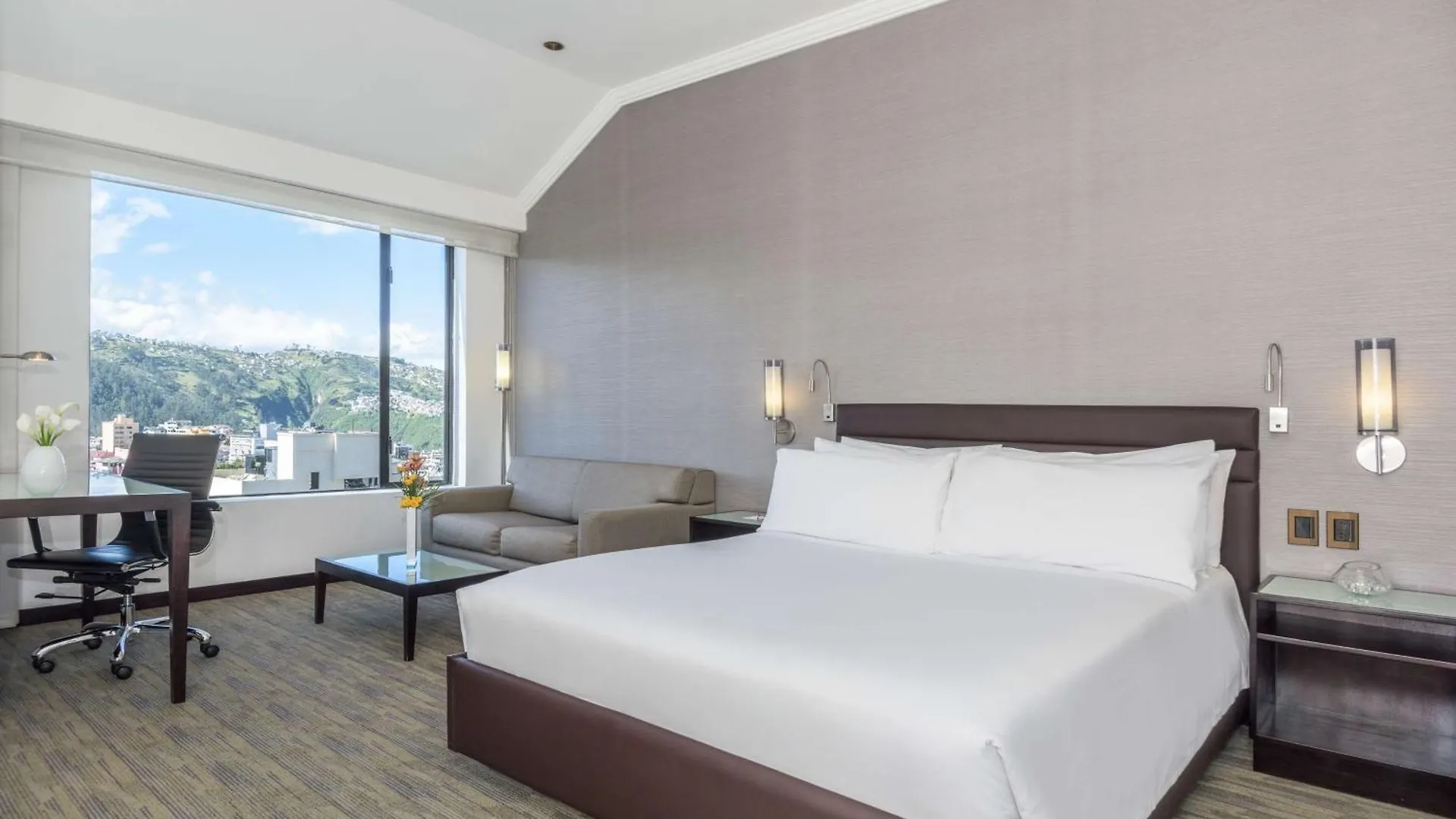 Hotel NH Collection Quito Royal