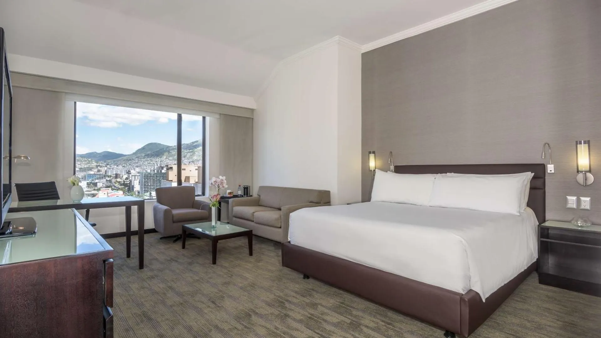 Nh Collection Quito Royal Hotel